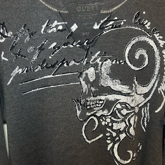 Vintage Guess "skull script" single stitch sweater - Picture 3 of 6